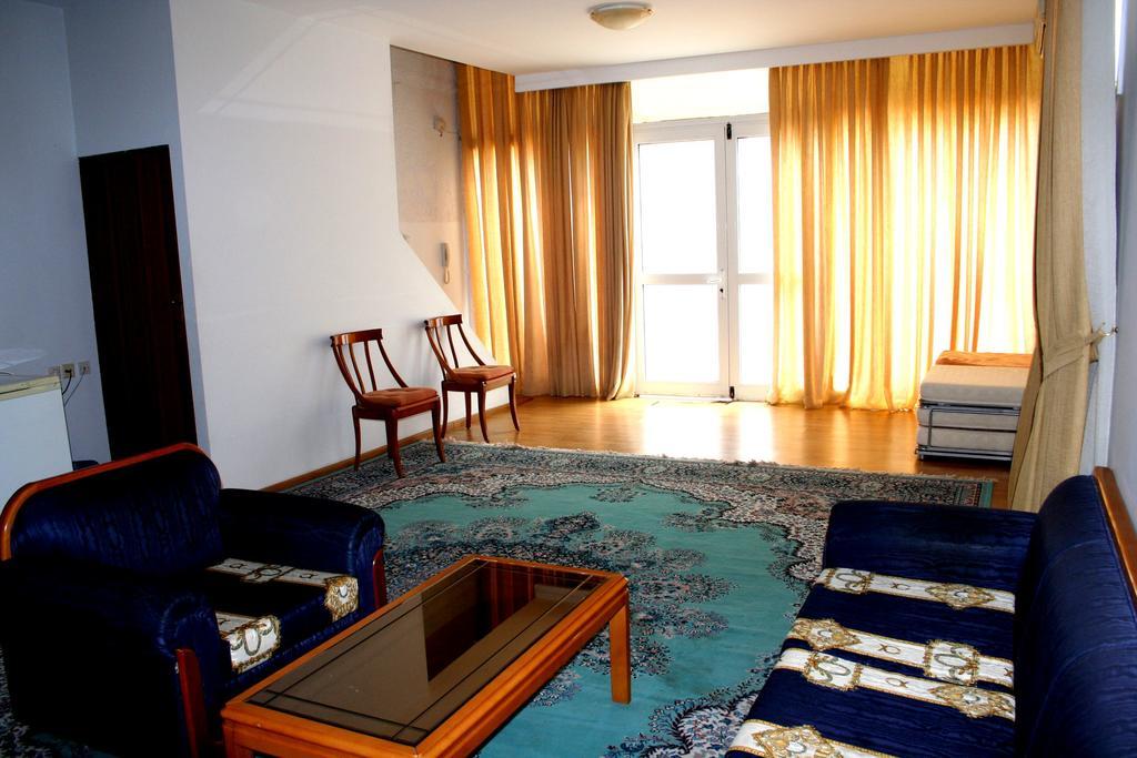 Revis Station Plataria Hotel Kültér fotó